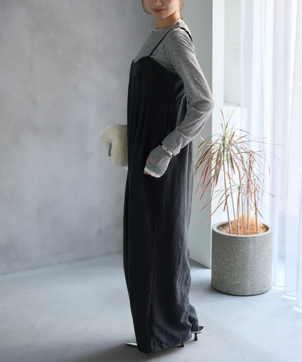 マットサテン タックワイドサロペット