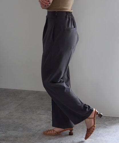 テーパードストレッチパンツ
