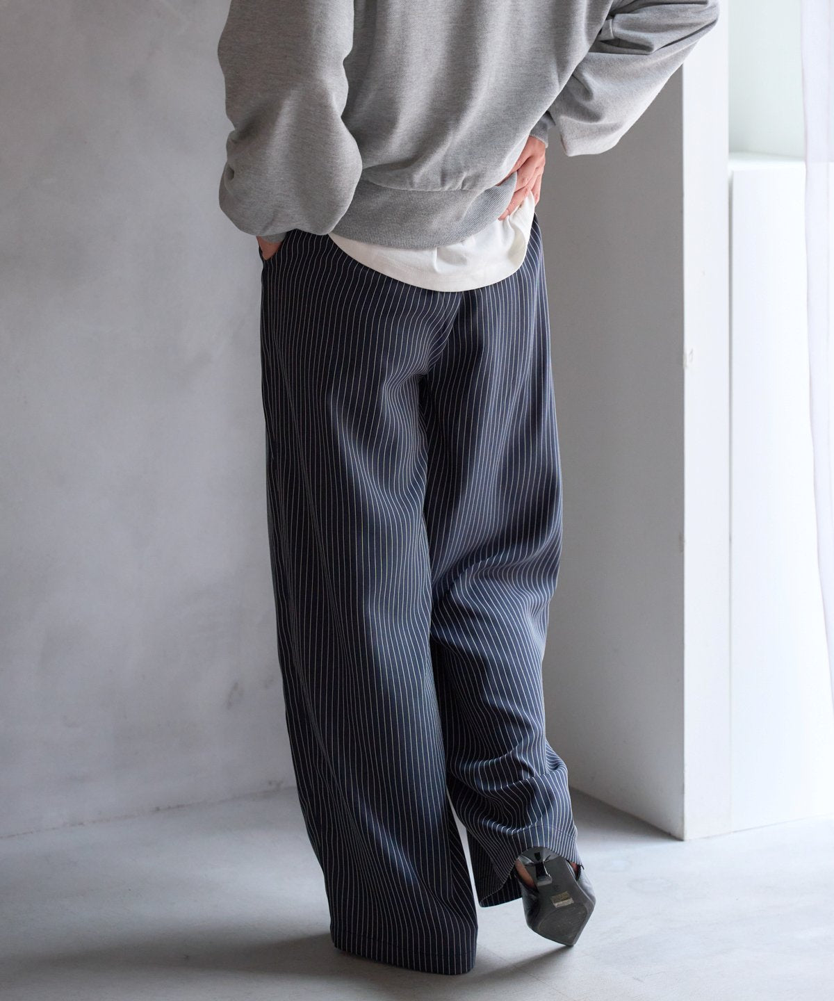 ストライプイージータックパンツ