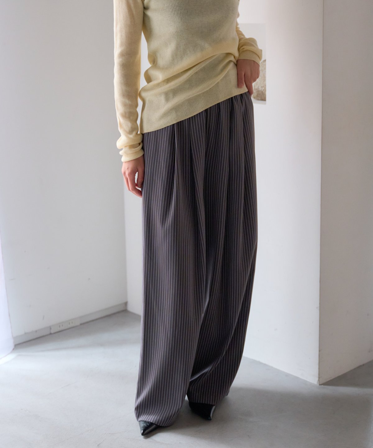 ストライプイージータックパンツ